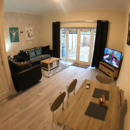 Very Large House, 6 Beds, 4 Bedrooms, 3 Bathrooms, 5 Smart Tv'S & Van Parking Бостон Экстерьер фото