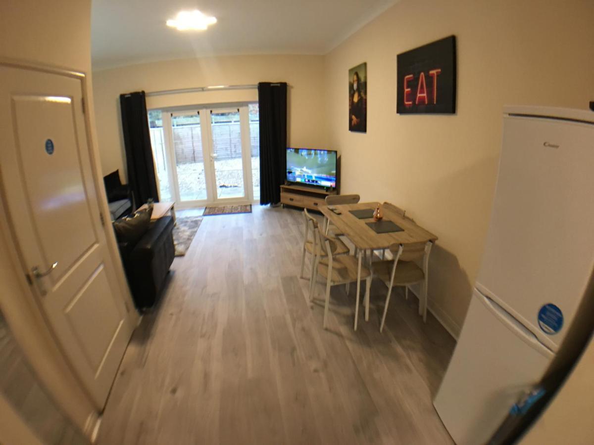 Very Large House, 6 Beds, 4 Bedrooms, 3 Bathrooms, 5 Smart Tv'S & Van Parking Бостон Экстерьер фото