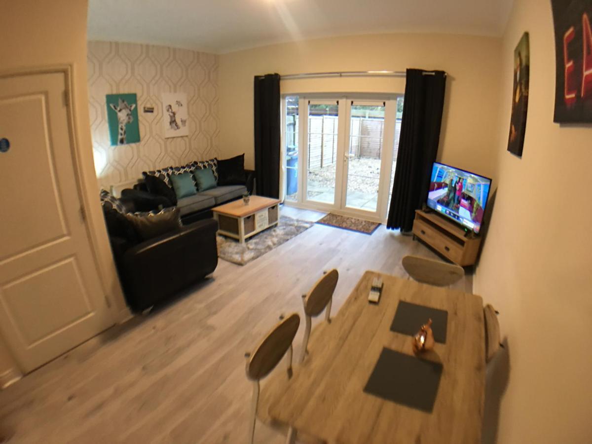 Very Large House, 6 Beds, 4 Bedrooms, 3 Bathrooms, 5 Smart Tv'S & Van Parking Бостон Экстерьер фото